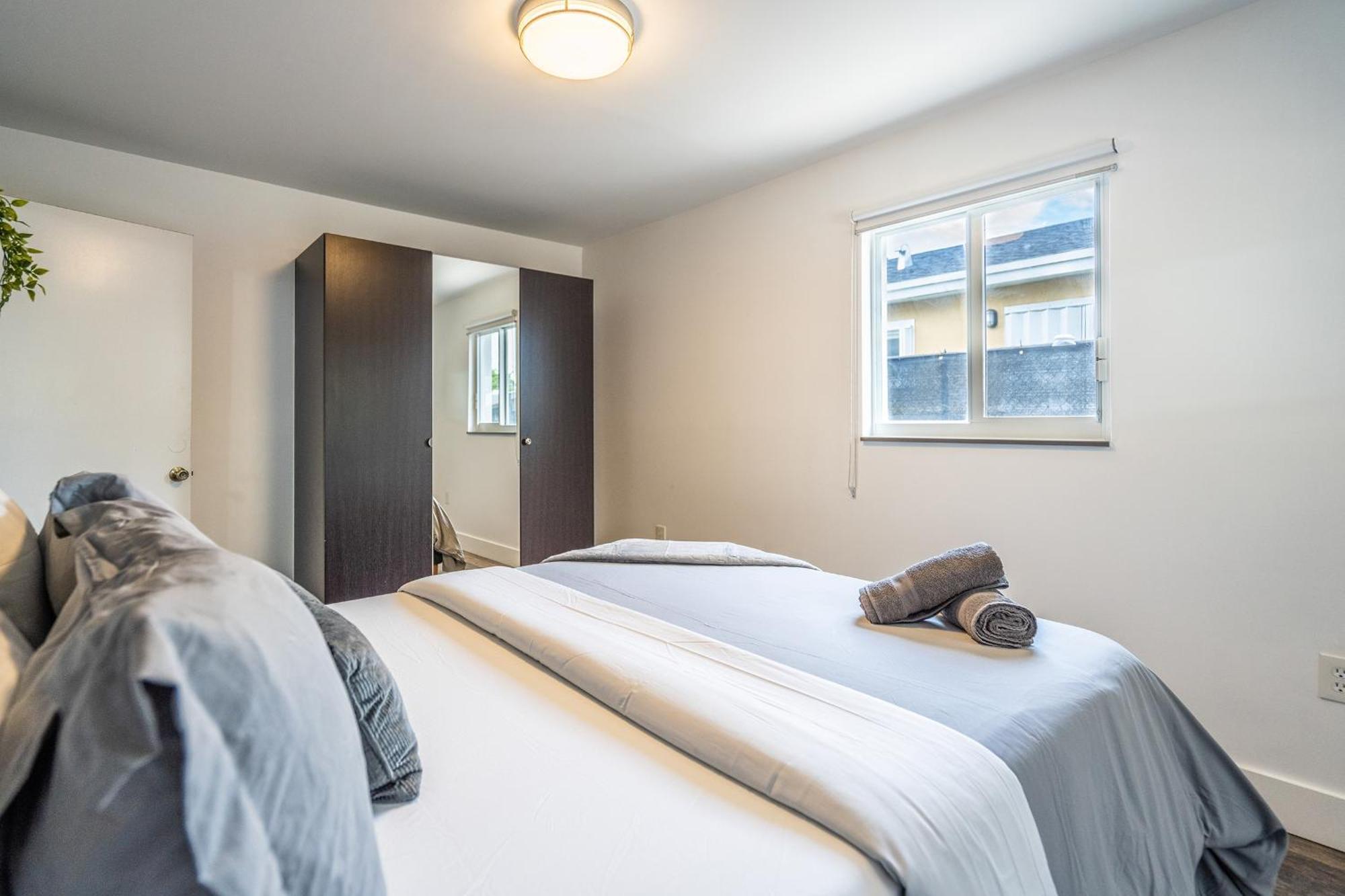 Appartement 2 Bd W/ Private Parking, Private Yard & W/d *
